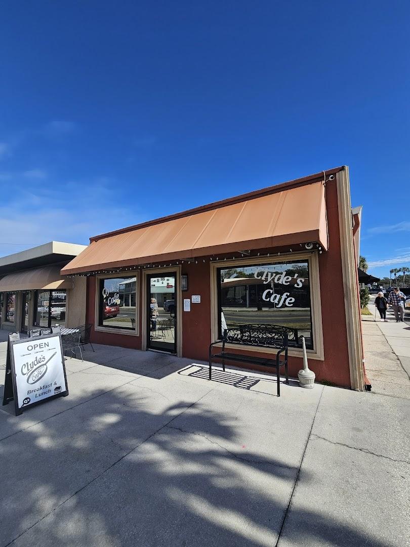 Clyde's Cozy Corner Cafe